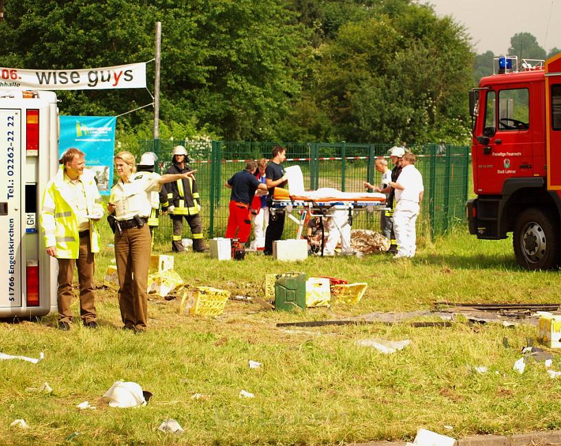 Schwerer Unfall mit Reisebus Lohmar Donrather Dreieck P066.JPG